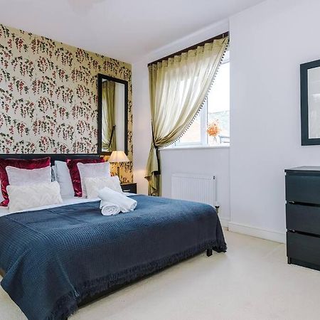 Stylish Townhouse Chester City Centre With Parking エクステリア 写真