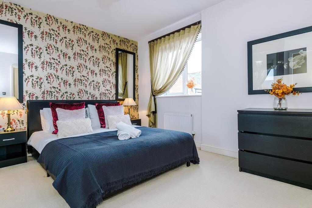 Stylish Townhouse Chester City Centre With Parking エクステリア 写真