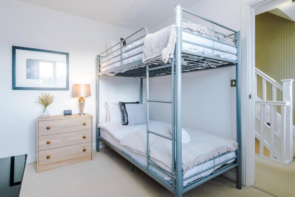 Stylish Townhouse Chester City Centre With Parking エクステリア 写真