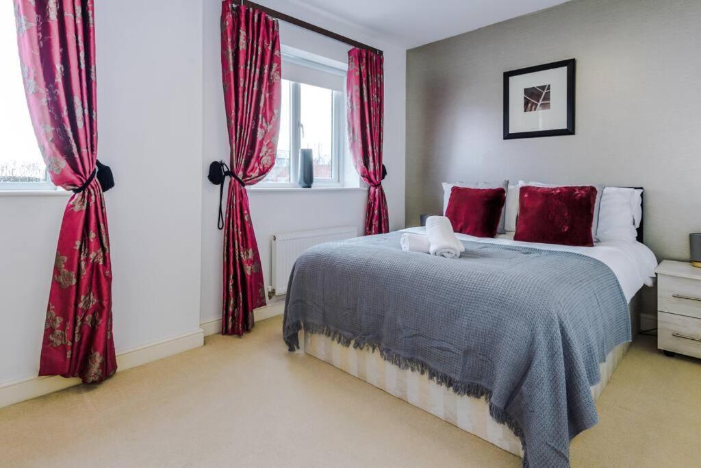 Stylish Townhouse Chester City Centre With Parking エクステリア 写真