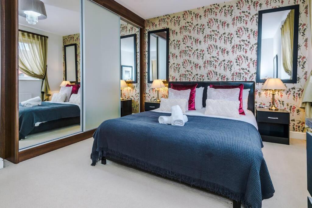 Stylish Townhouse Chester City Centre With Parking エクステリア 写真