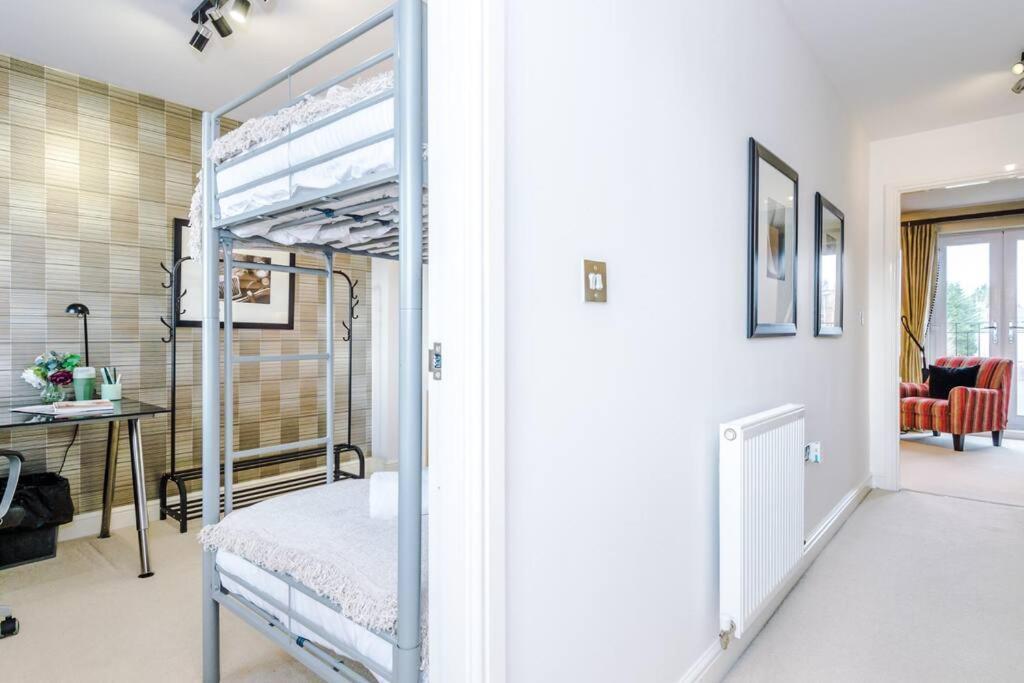Stylish Townhouse Chester City Centre With Parking エクステリア 写真