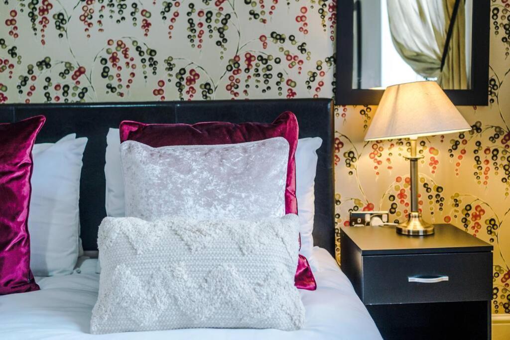 Stylish Townhouse Chester City Centre With Parking エクステリア 写真