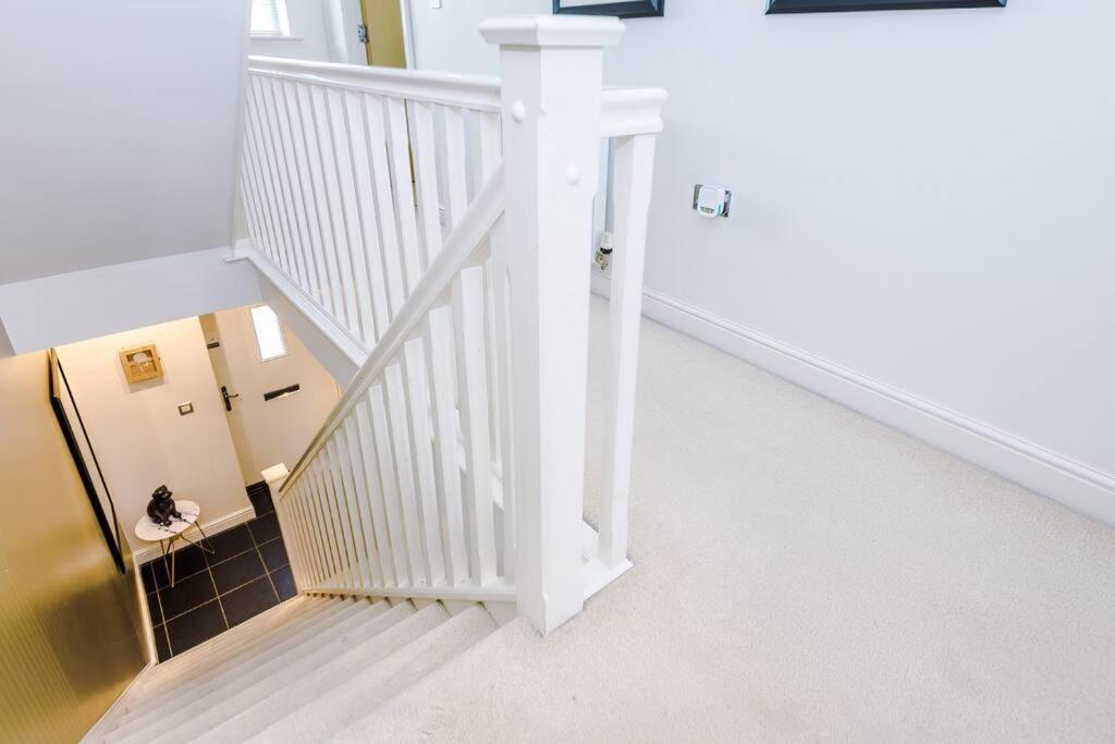 Stylish Townhouse Chester City Centre With Parking エクステリア 写真